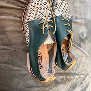 Pilolinos leather loafers like new